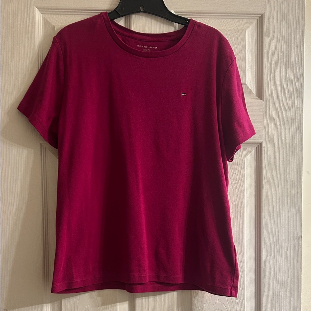 Tommy Hilfiger Women's Burgundy Short Sleeve Tee